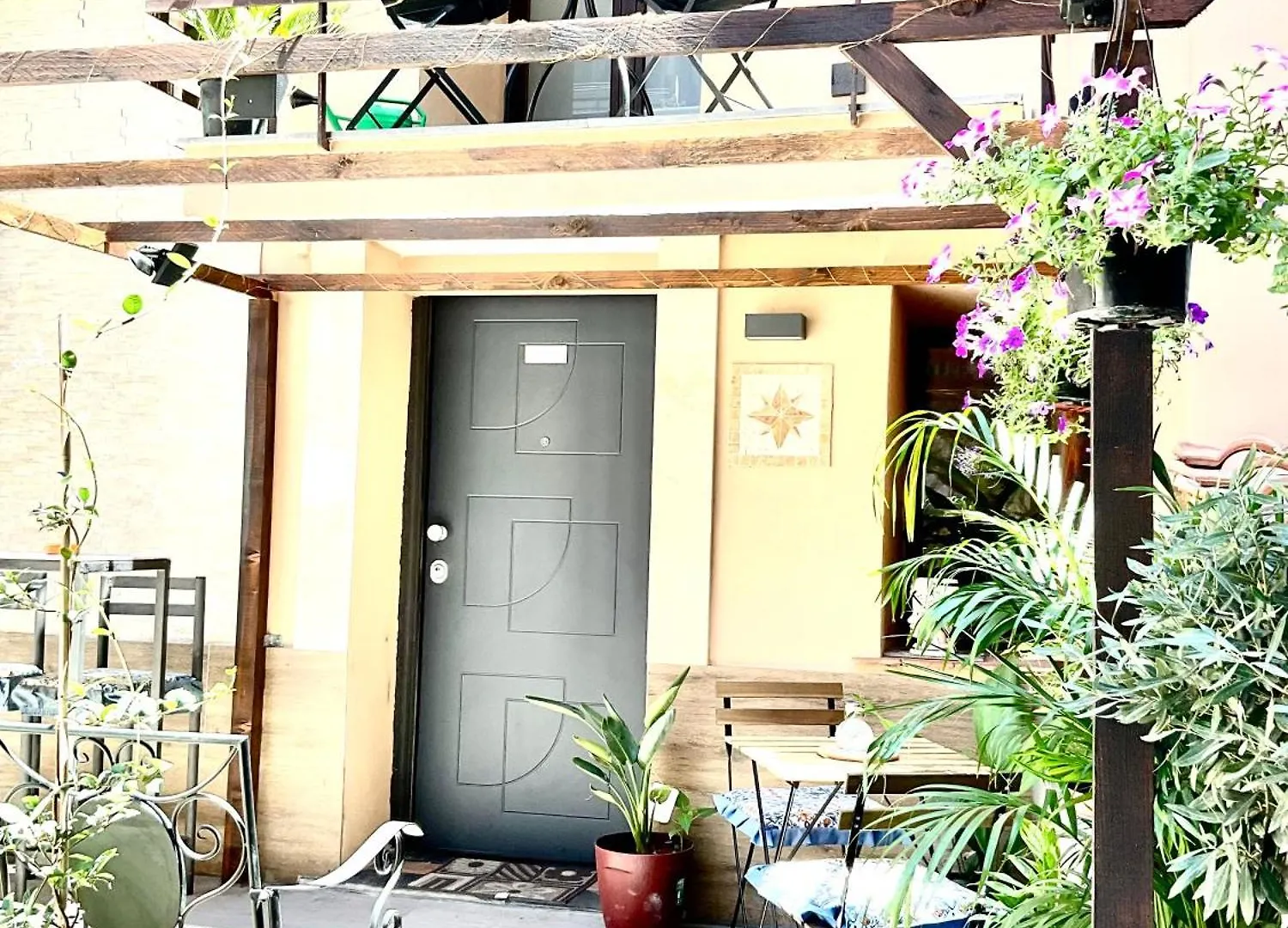 Mizzicahome Solemare Catania 0*,  Italia
